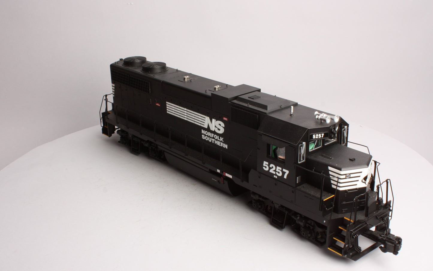 USA Trains 22214 G Norfolk & Southern GP38-2 Powered Diesel Locomotive #5261