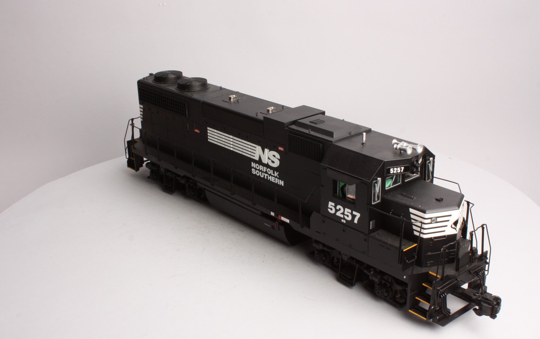 USA Trains 22214 G Norfolk & Southern GP38-2 Powered Diesel Locomotive #5261