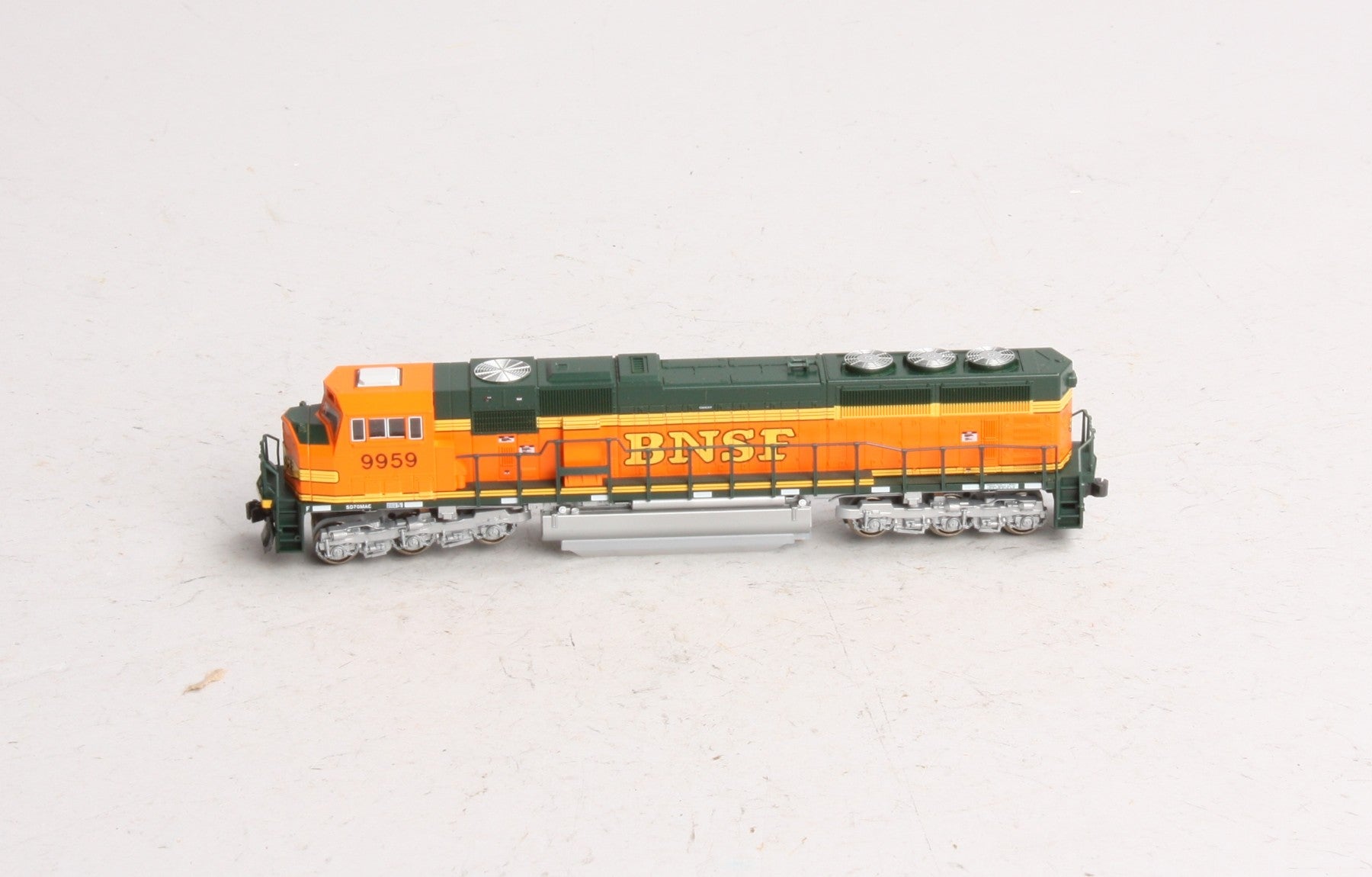 Kato 176-6402 N Scale BNSF SD-70 MAC Diesel Locomotive #9959