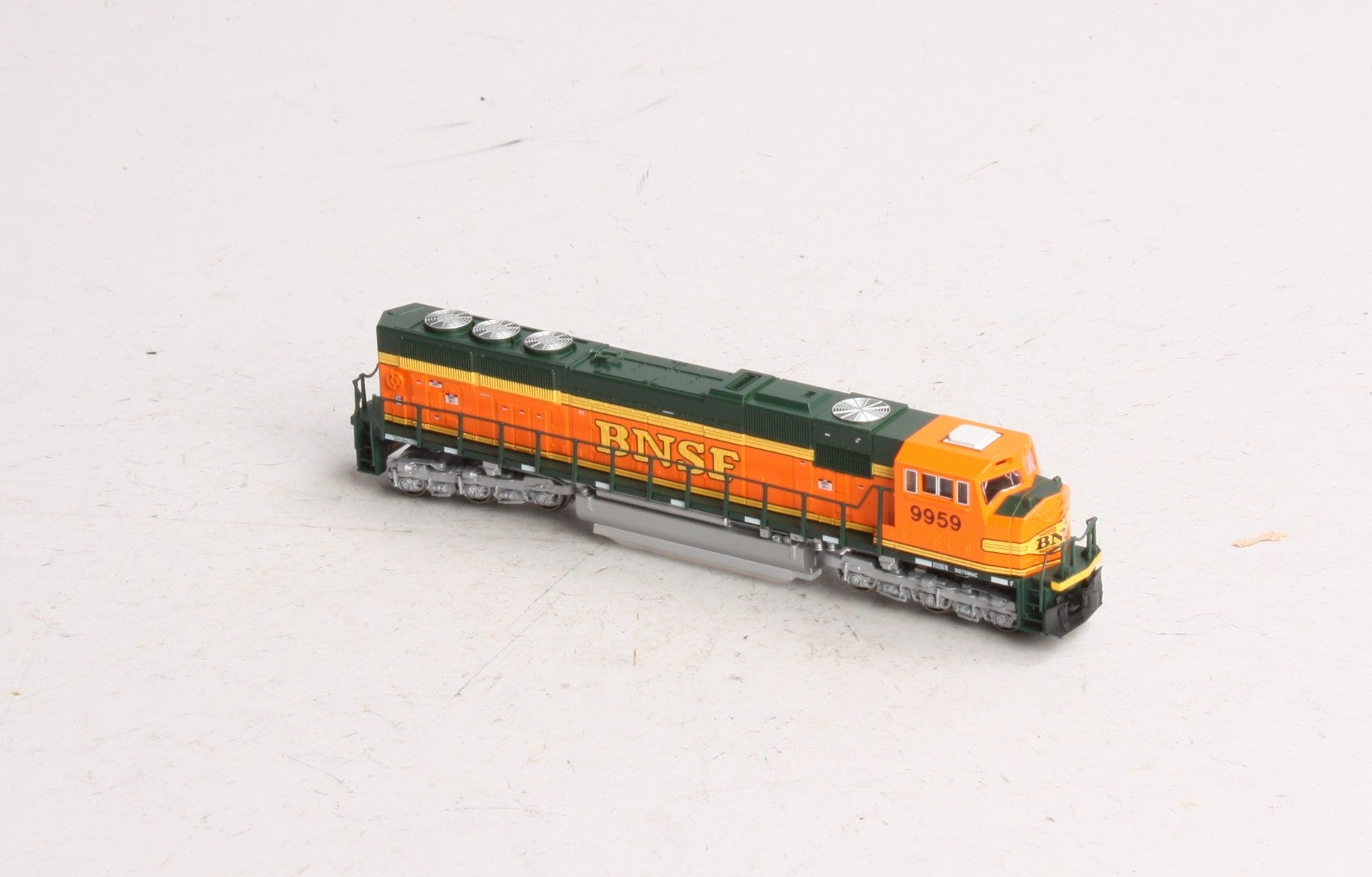 Kato 176-6402 N Scale BNSF SD-70 MAC Diesel Locomotive #9959