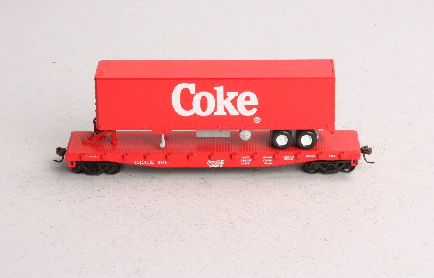 Athearn 8302 HO Train Collection Series 50' Flat Car With 40' Red Coke Trailer