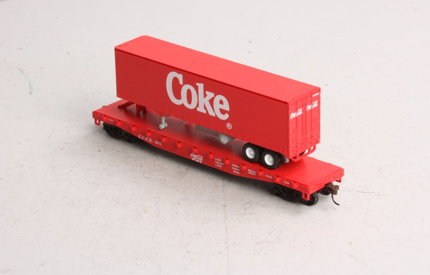 Athearn 8302 HO Train Collection Series 50' Flat Car With 40' Red Coke Trailer