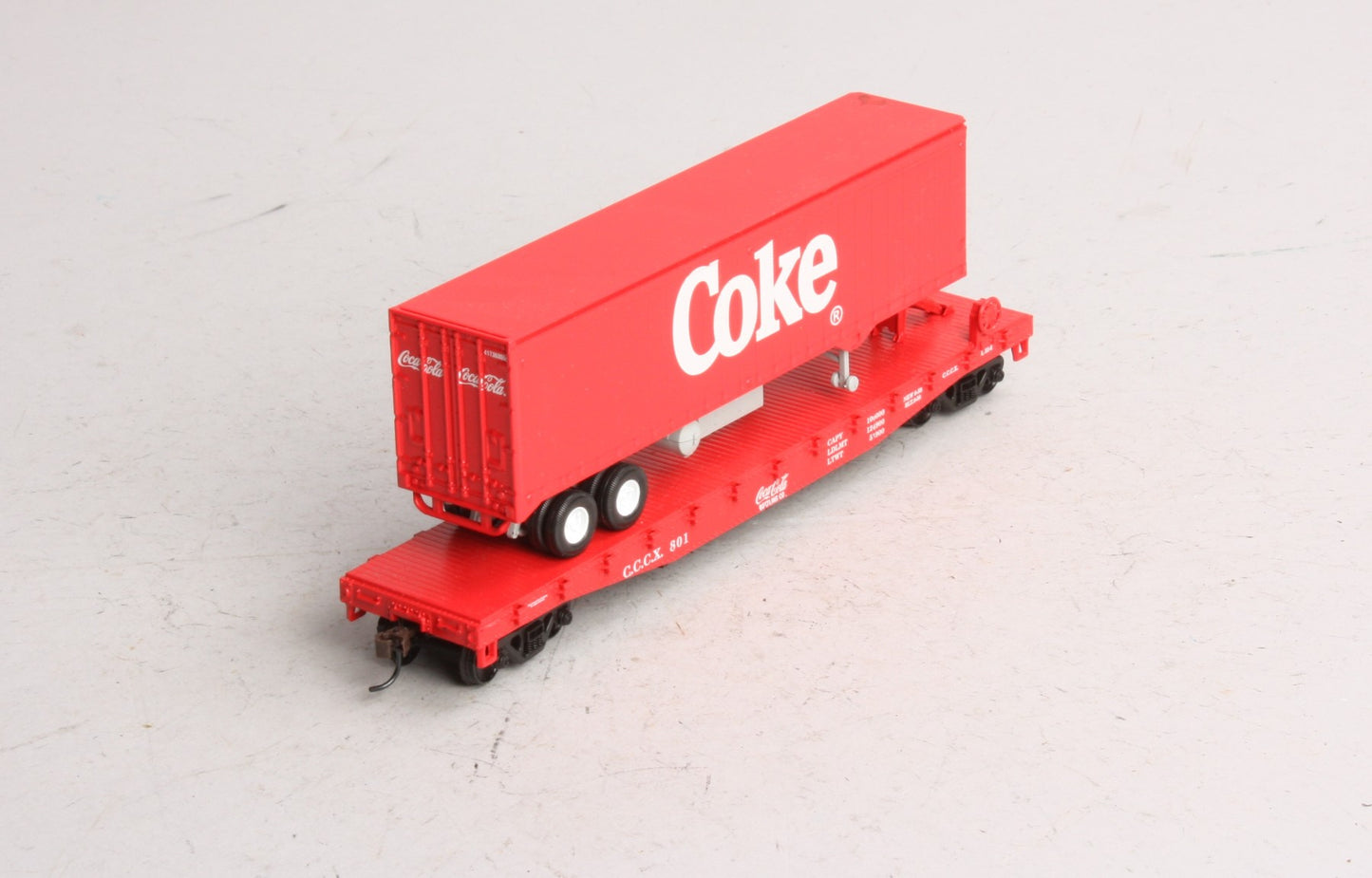 Athearn 8302 HO Train Collection Series 50' Flat Car With 40' Red Coke Trailer