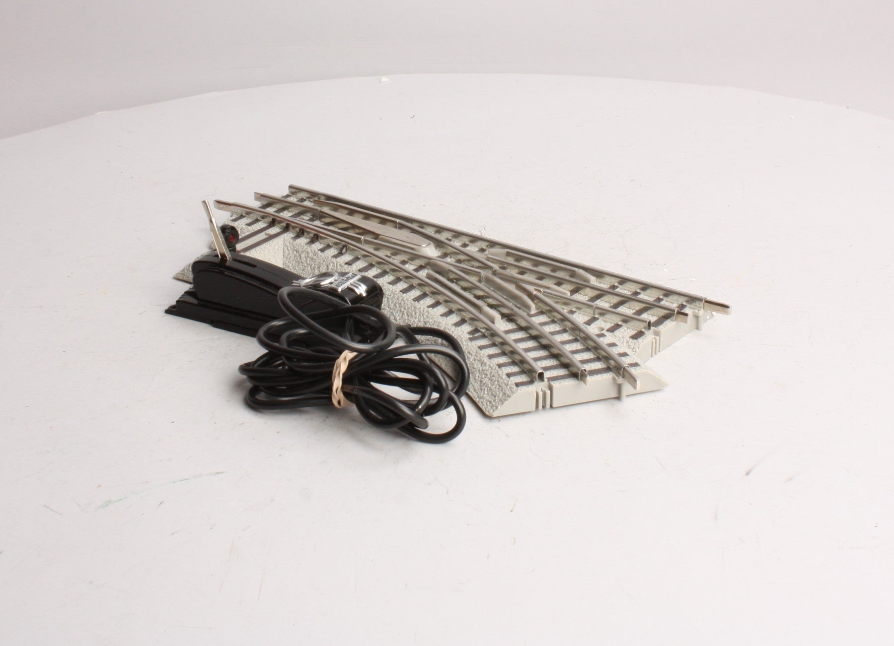 Lionel 6-12046 O Gauge O36 FasTrack Right Hand Remote-Control Switch Turnout