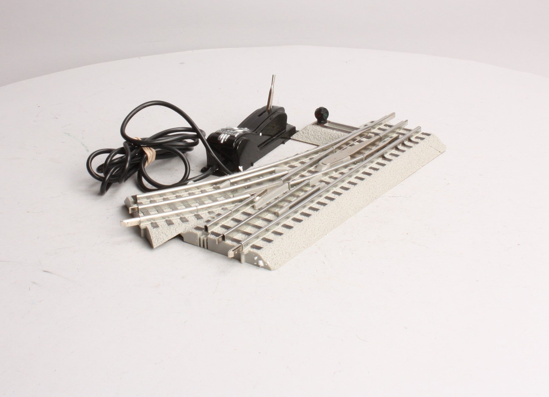 Lionel 6-12046 O Gauge O36 FasTrack Right Hand Remote-Control Switch Turnout