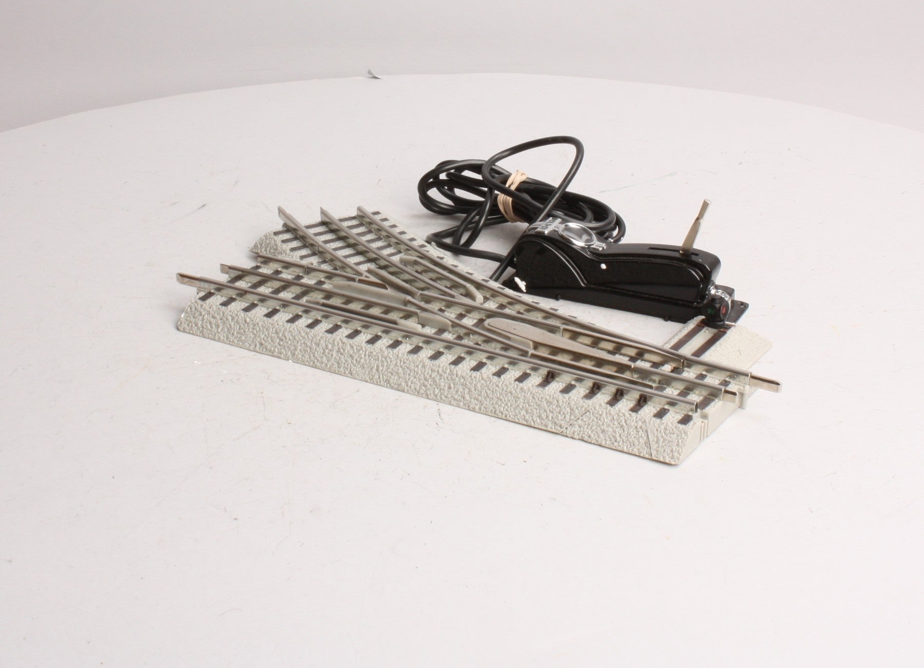 Lionel 6-12046 O Gauge O36 FasTrack Right Hand Remote-Control Switch Turnout