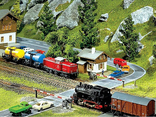Faller 282730 Z Level Crossing with Gatekeepers Lodge Era II