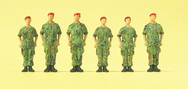 Preiser 16841 HO Standing Soldiers Figures with Red Beret (Set of 6)