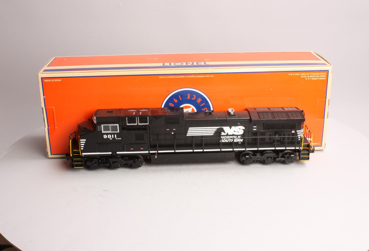 Lionel 6-28300 NS Dash 9 Non-Powered Diesel Locomotive #9811