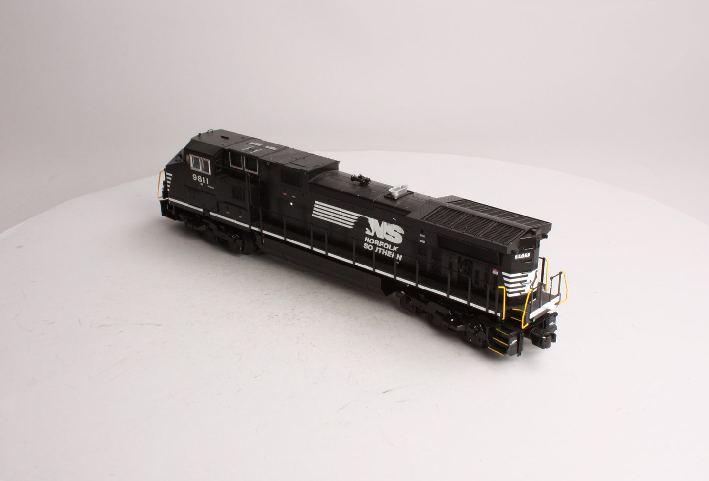 Lionel 6-28300 NS Dash 9 Non-Powered Diesel Locomotive #9811