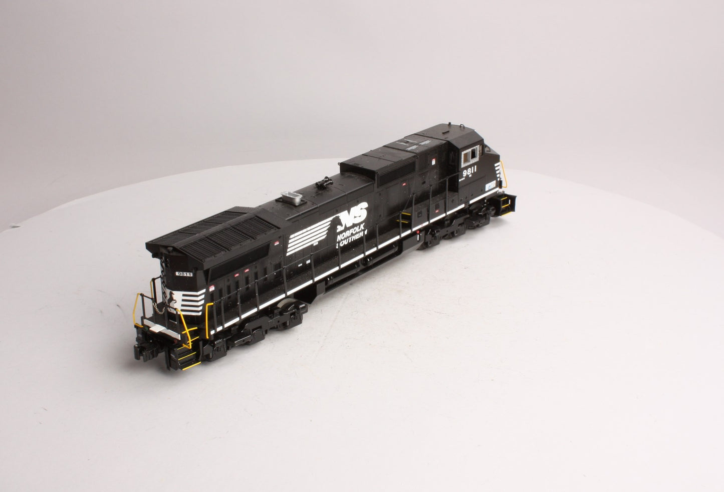 Lionel 6-28300 NS Dash 9 Non-Powered Diesel Locomotive #9811