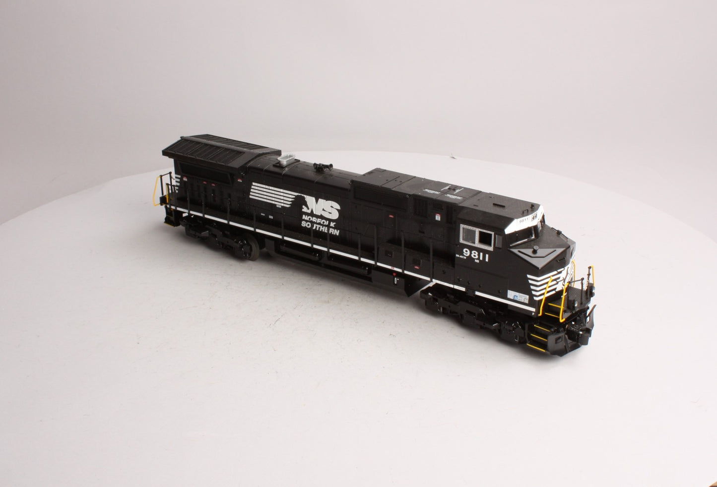 Lionel 6-28300 NS Dash 9 Non-Powered Diesel Locomotive #9811