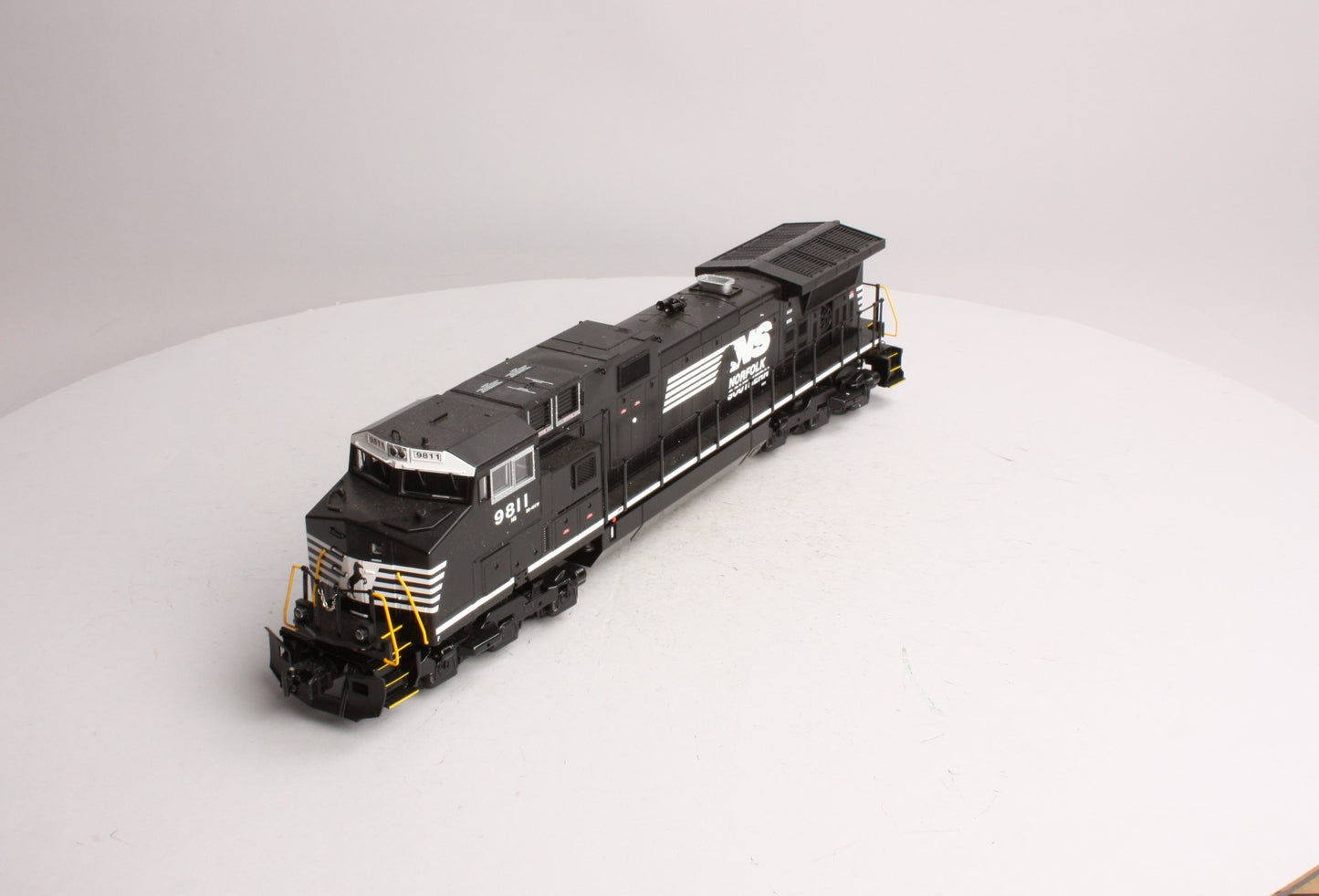 Lionel 6-28300 NS Dash 9 Non-Powered Diesel Locomotive #9811