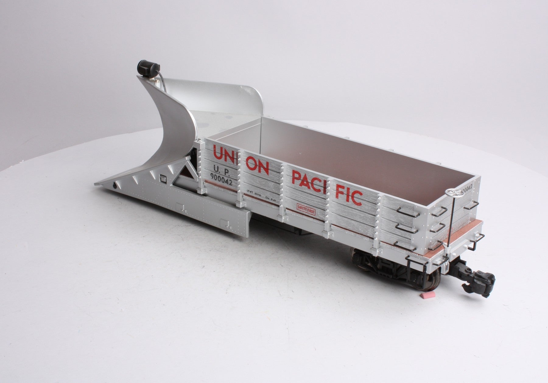 Aristo-Craft 46710 G Union Pacific Wedge Snow Plow