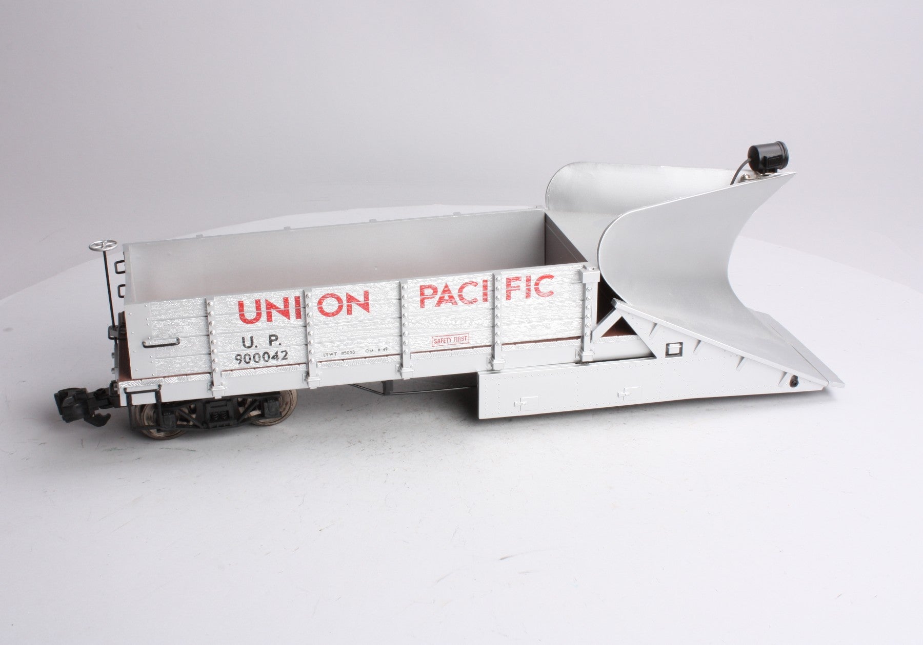 Aristo-Craft 46710 G Union Pacific Wedge Snow Plow