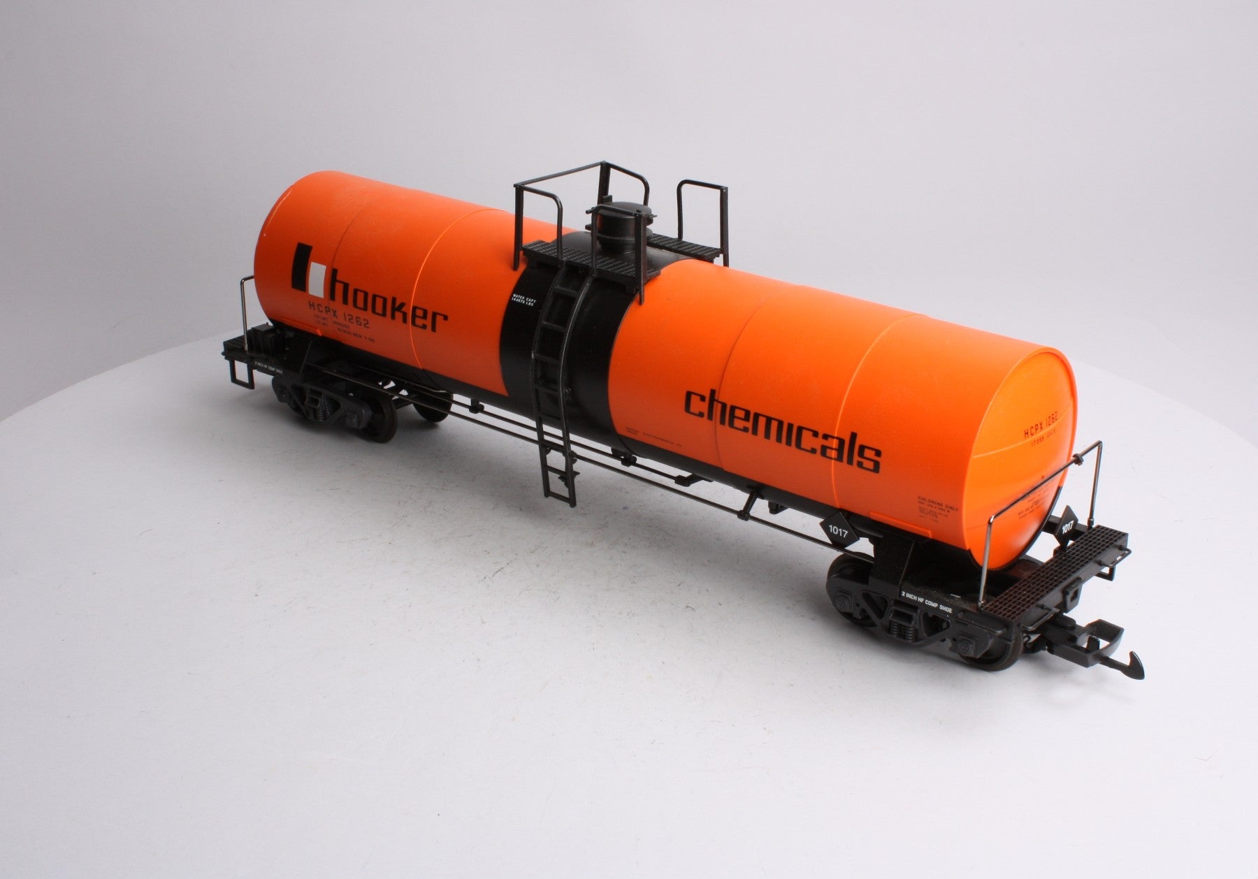LGB 41873 G Scale Hooker Chemicals Tank Car #1262 – Trainz