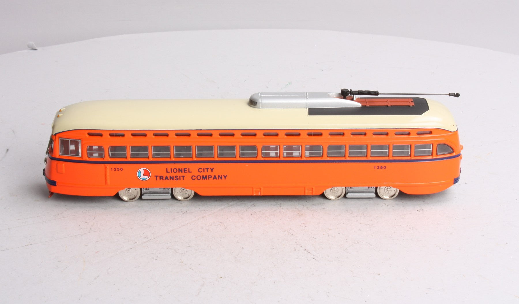 Corgi 55004 1:50 Lionel City Transit Company PCC Street Car # 1250