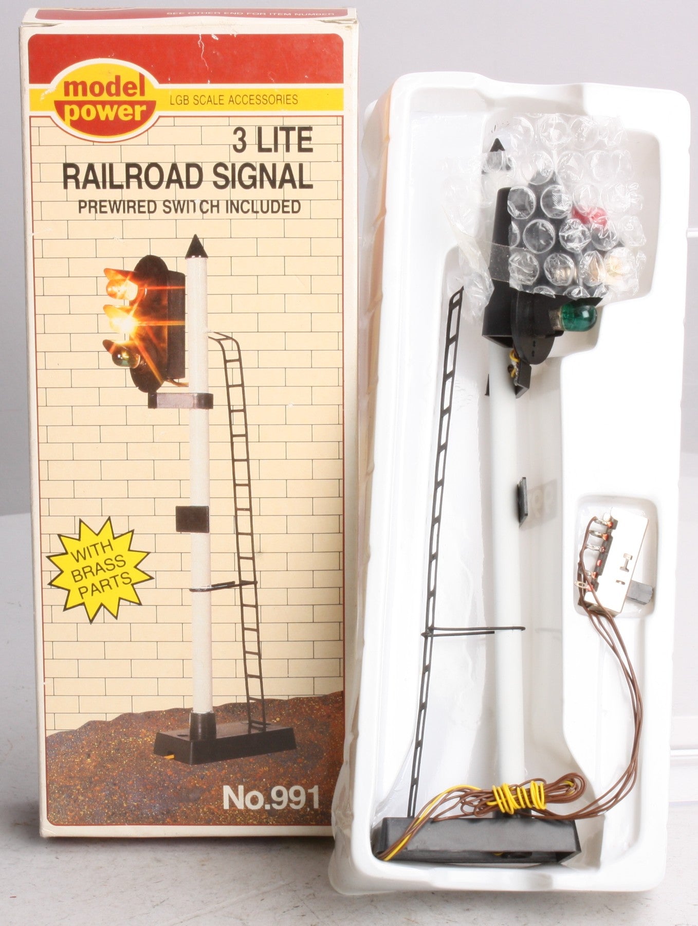 Model Power 991 G Scale 3 Light Railroad Signal Prewired Switch Included