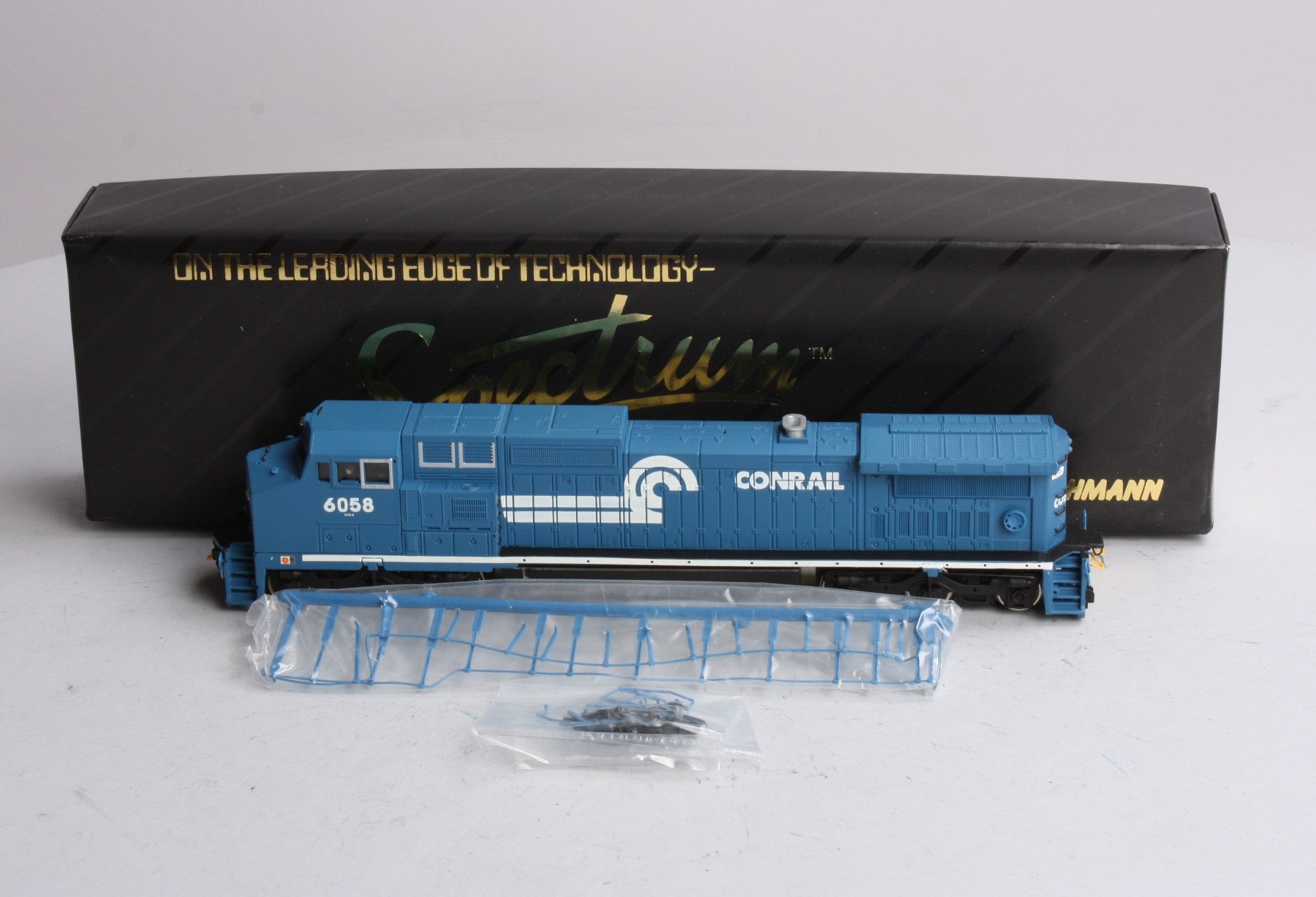 Bachmann 86008 HO Conrail GE Dash 8-40CW Wide Cab Diesel Locomotive #6058