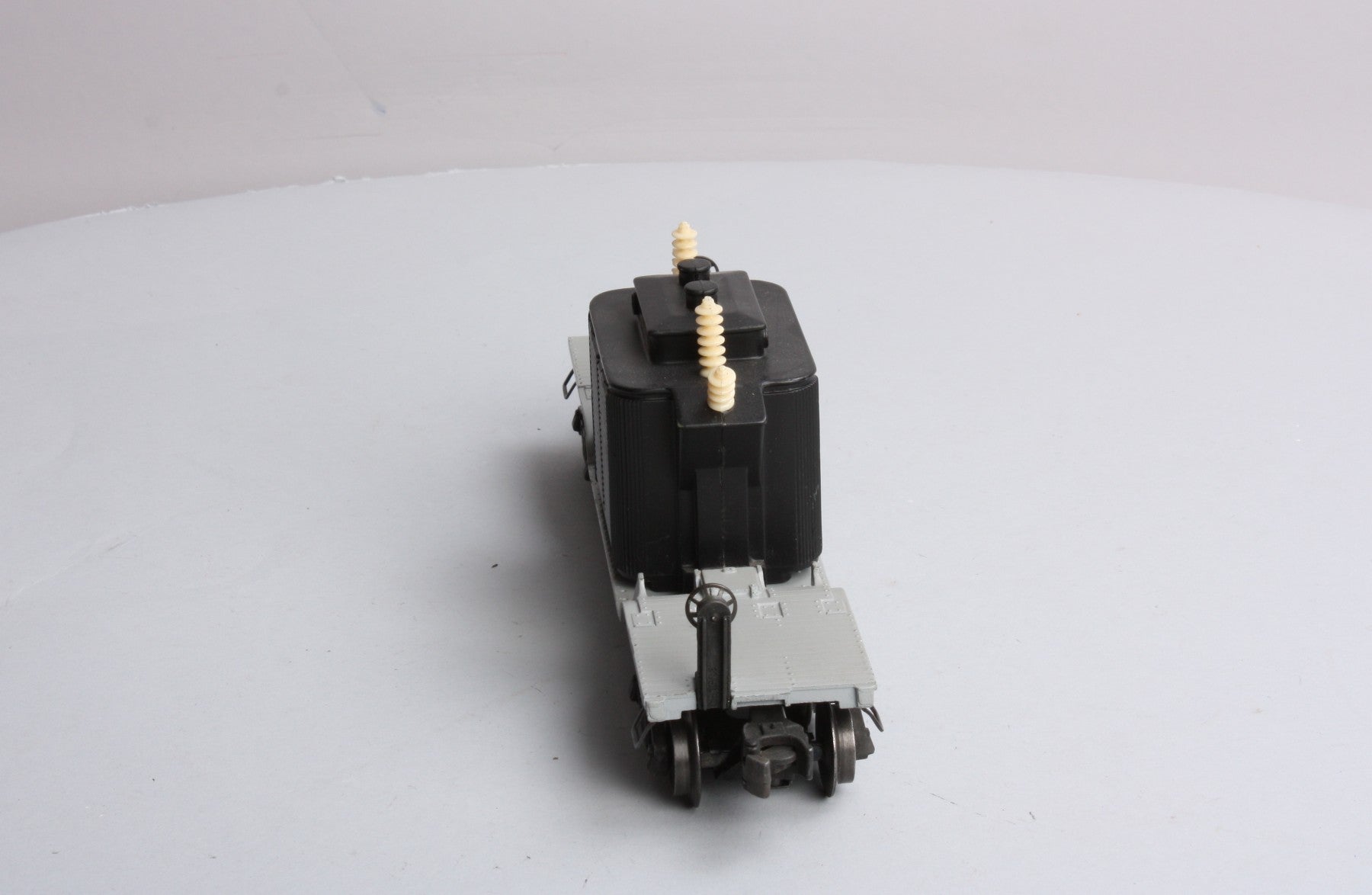 Lionel 6461 VIntage O Flatcar with Black Transformer