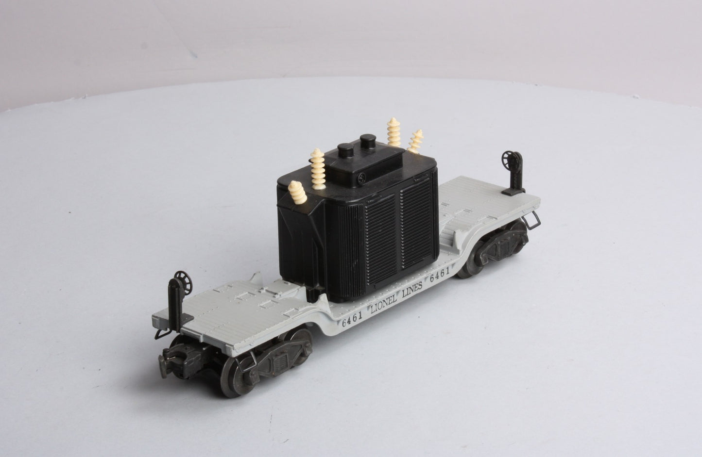 Lionel 6461 VIntage O Flatcar with Black Transformer