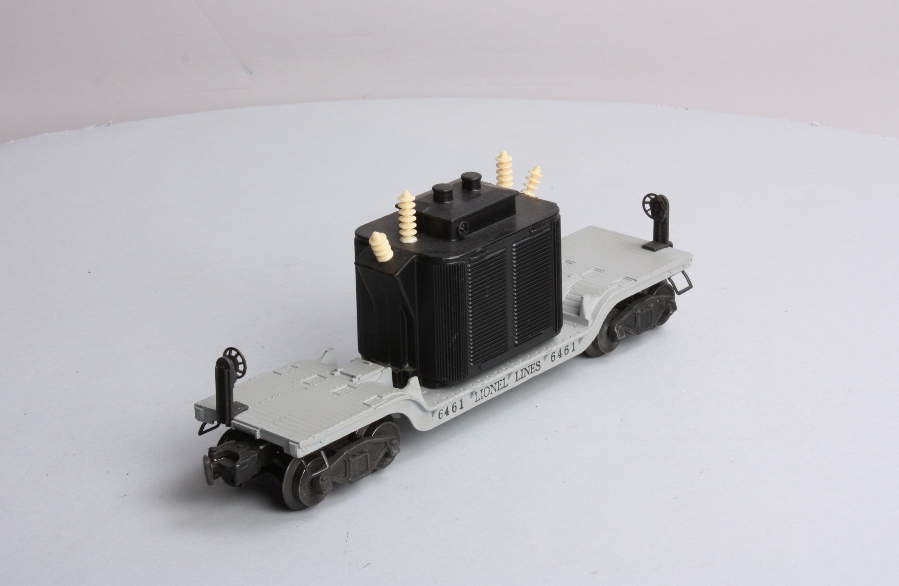 Lionel 6461 VIntage O Flatcar with Black Transformer