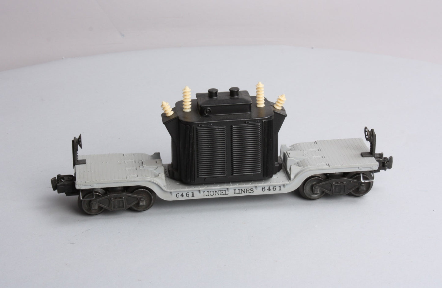 Lionel 6461 VIntage O Flatcar with Black Transformer