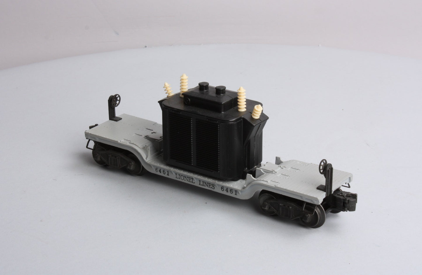Lionel 6461 VIntage O Flatcar with Black Transformer