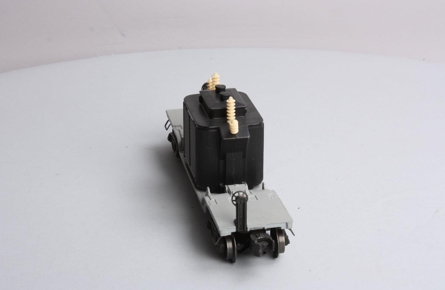 Lionel 6461 VIntage O Flatcar with Black Transformer