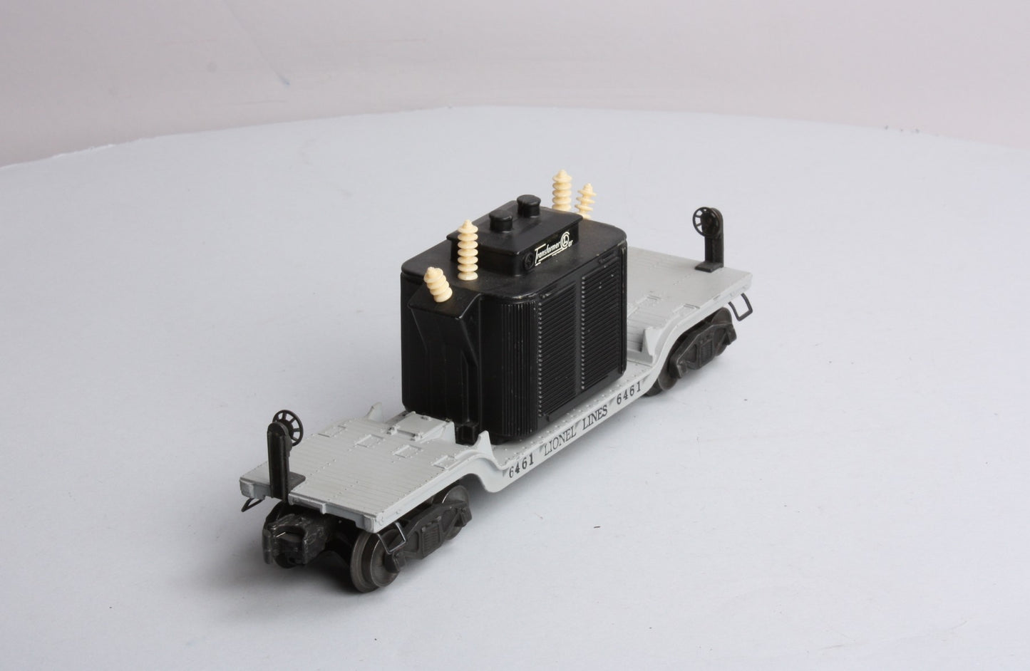 Lionel 6461 VIntage O Flatcar with Black Transformer