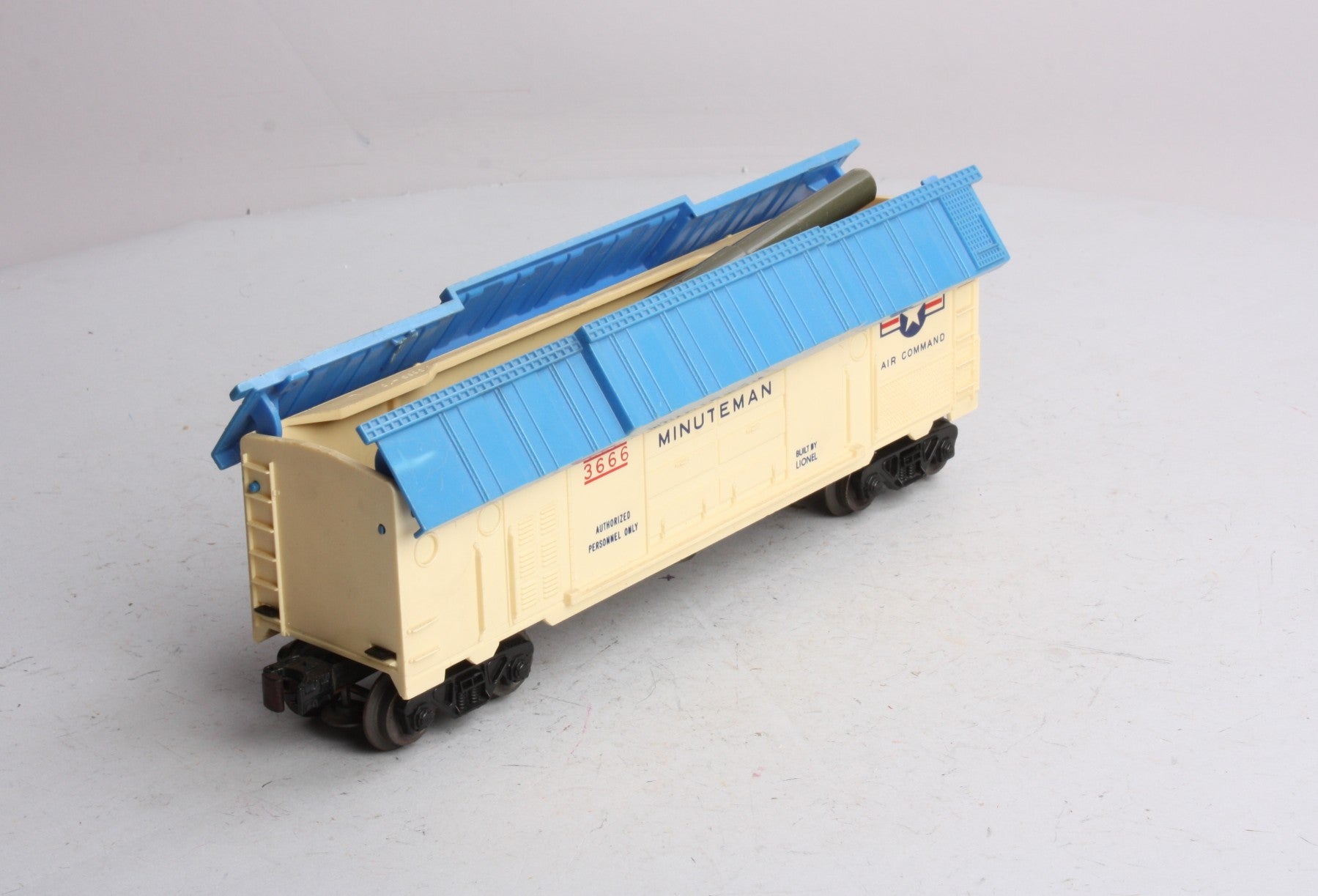 Lionel 3666 Vintage O Gauge USAF Minuteman Missile Car w/ Cannon - RARE