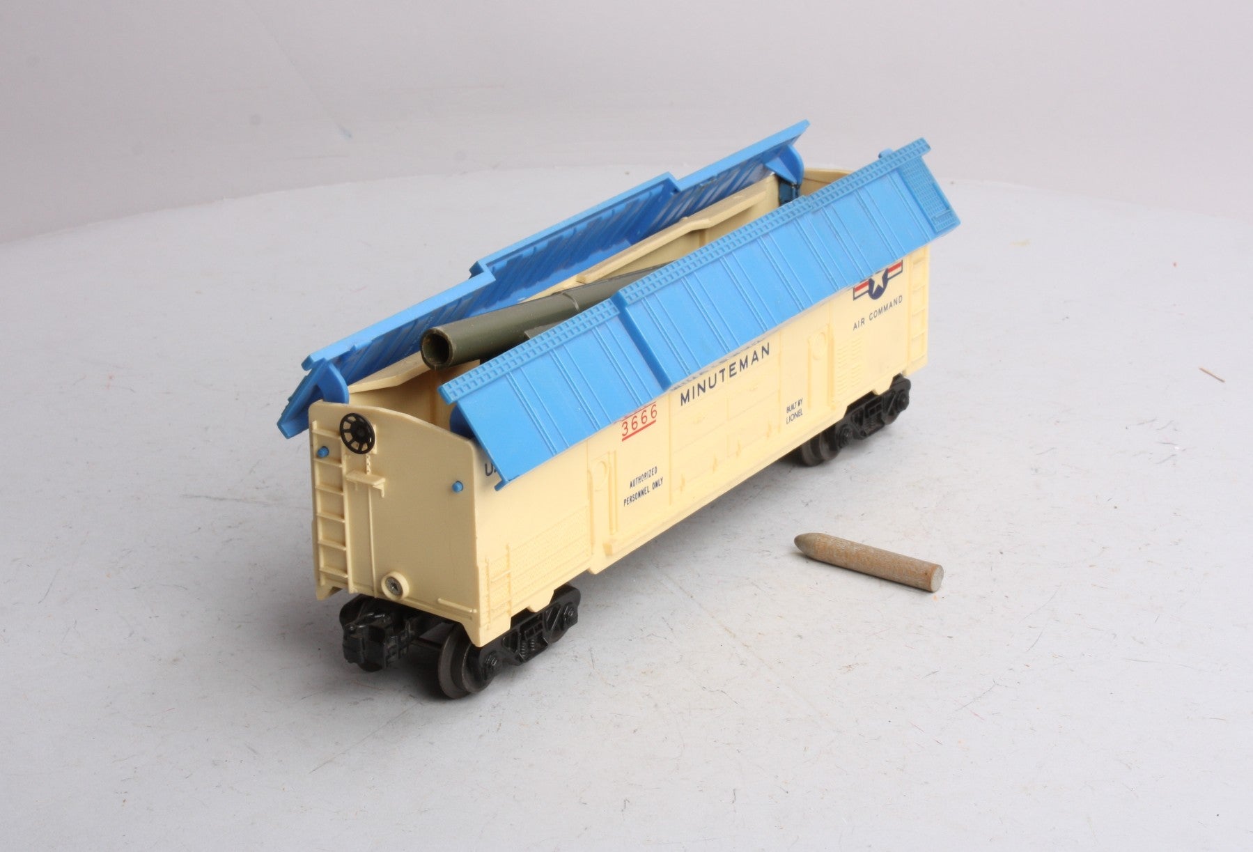 Lionel 3666 Vintage O Gauge USAF Minuteman Missile Car w/ Cannon - RARE