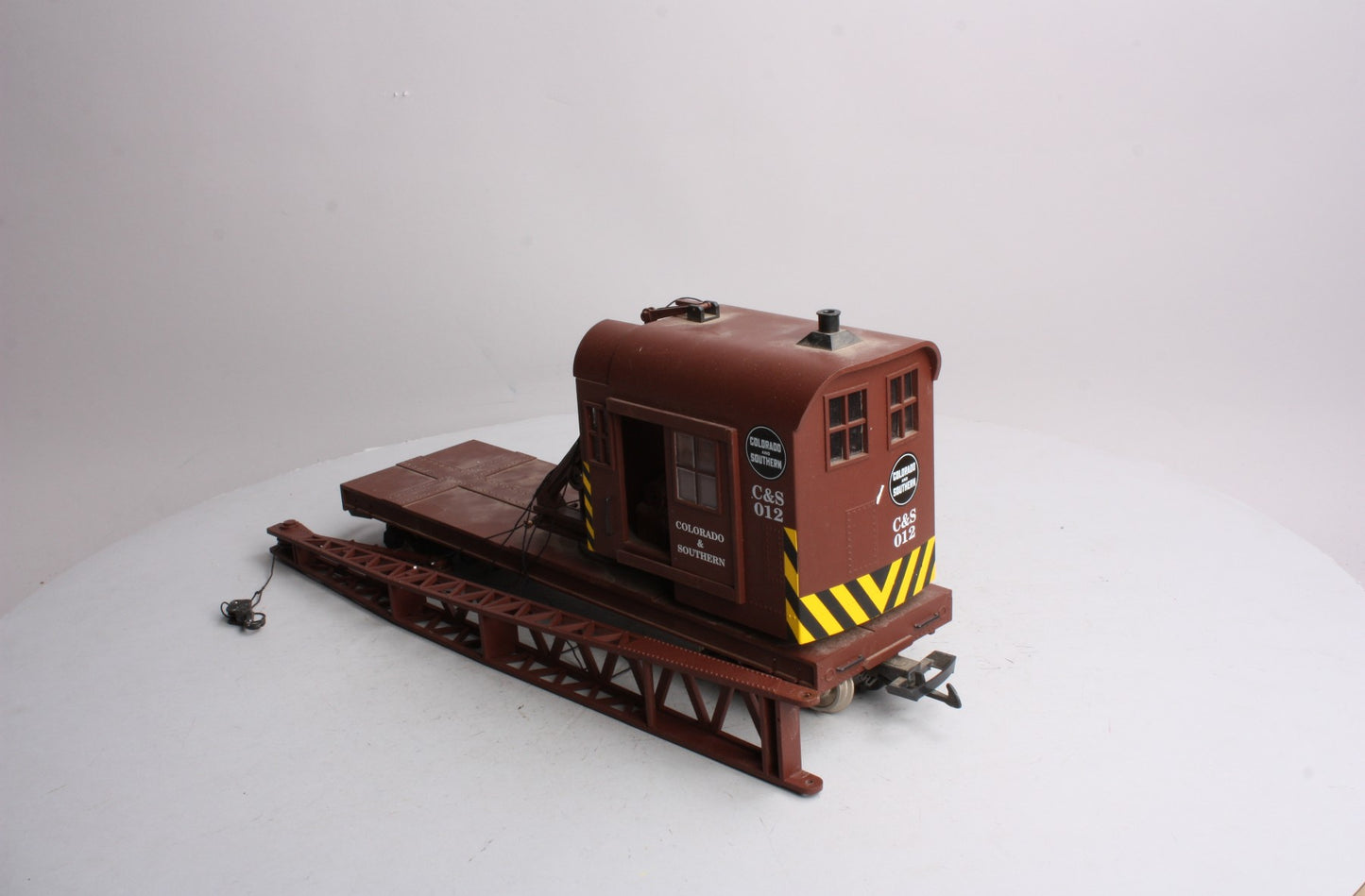 USA Trains 1867 G Gauge Colorado & Southern 25-Ton Crane with Metal Wheels