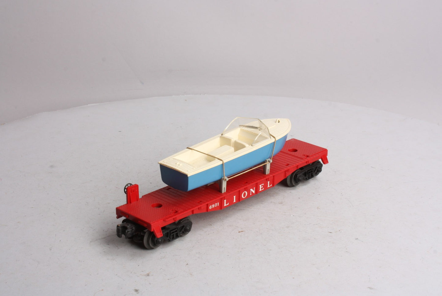 Lionel 6801-75 Vintage O Flatcar with Blue & White Boat