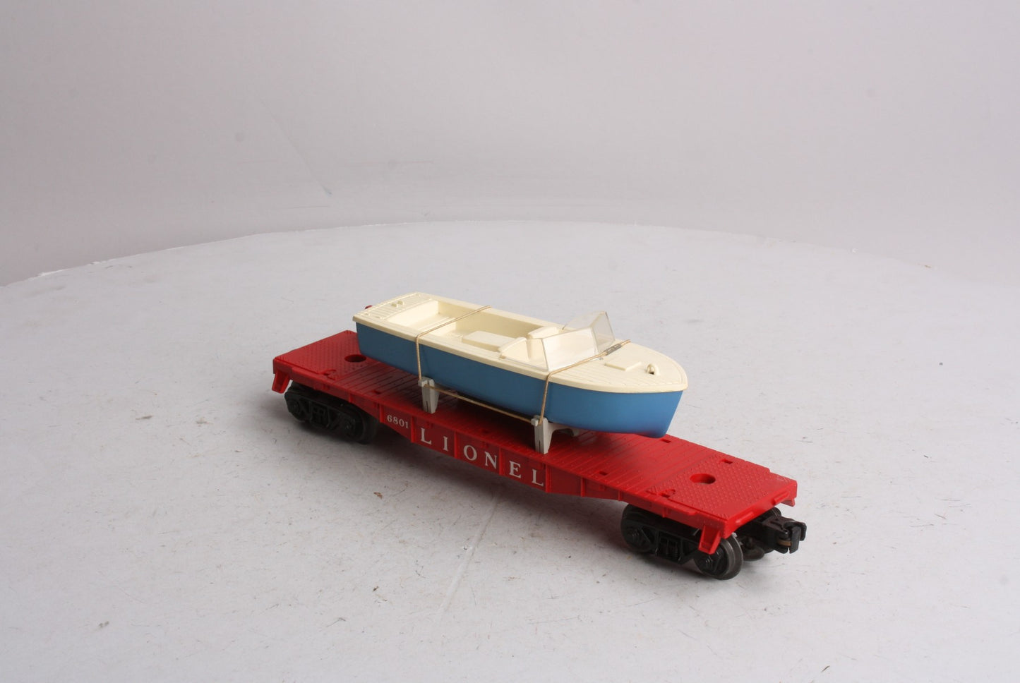 Lionel 6801-75 Vintage O Flatcar with Blue & White Boat
