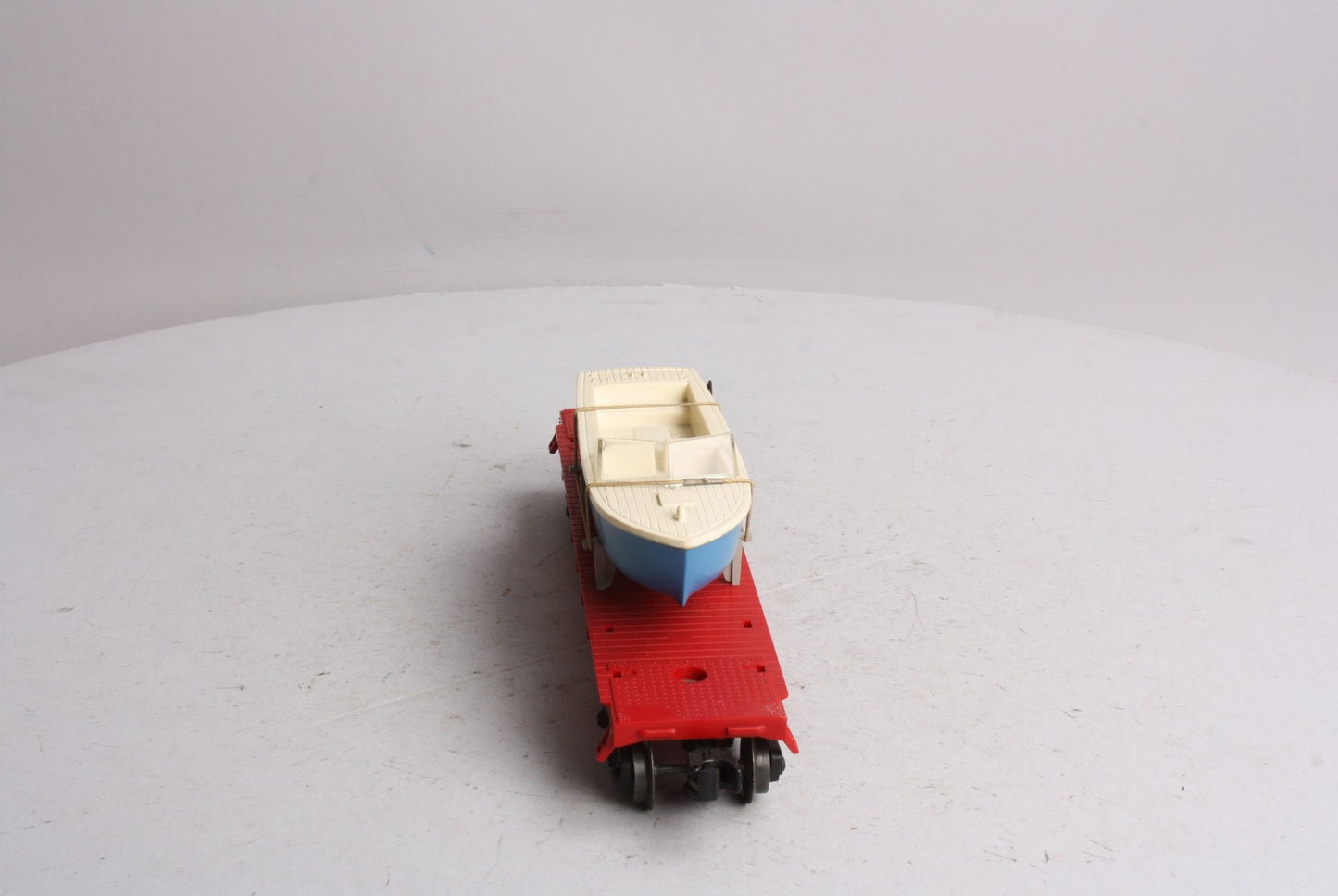 Lionel 6801-75 Vintage O Flatcar with Blue & White Boat
