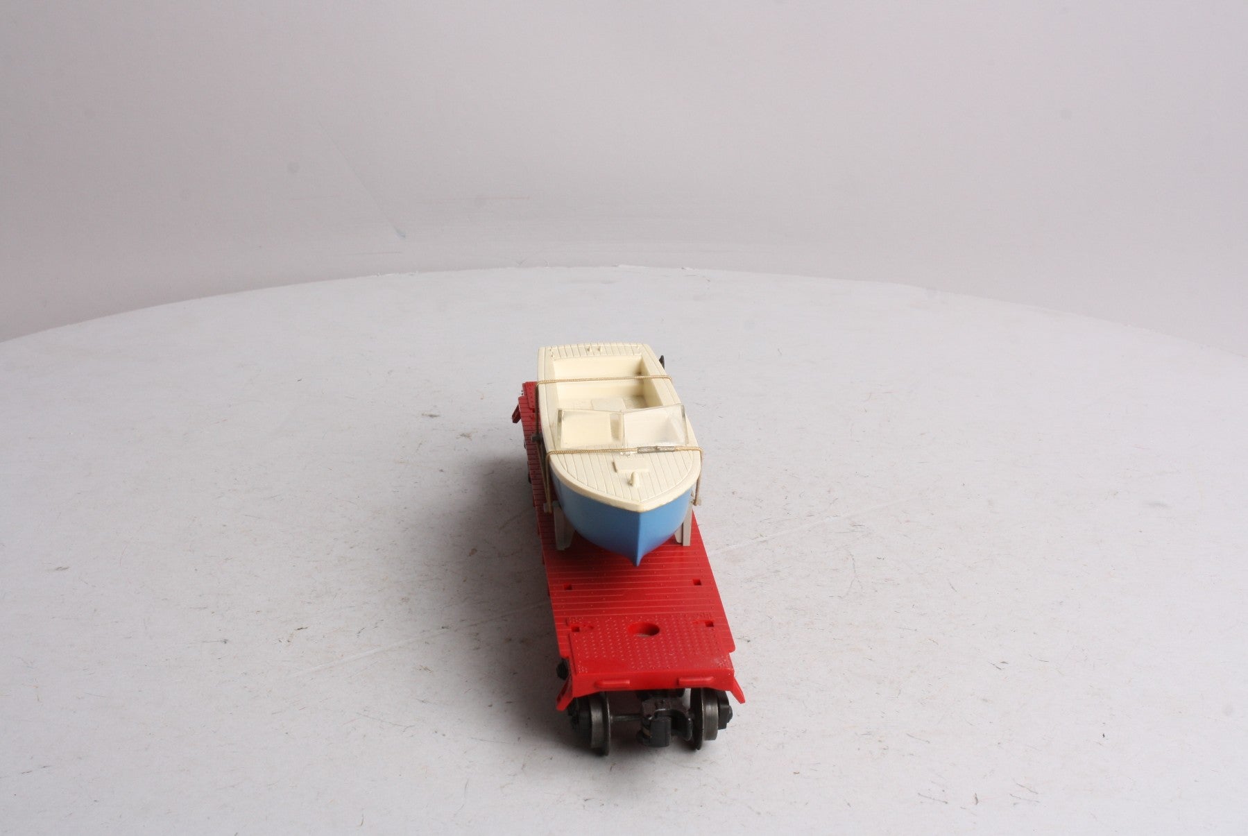 Lionel 6801-75 Vintage O Flatcar with Blue & White Boat