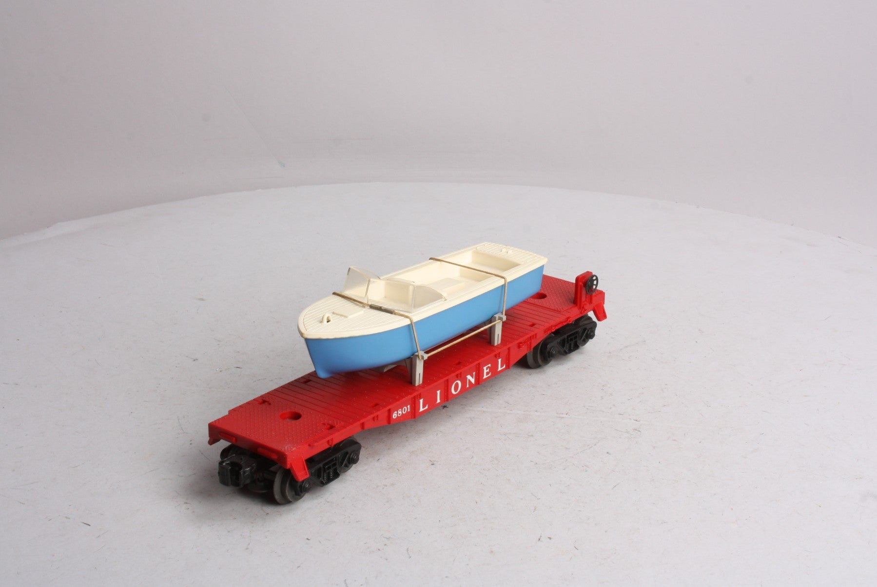 Lionel 6801-75 Vintage O Flatcar with Blue & White Boat