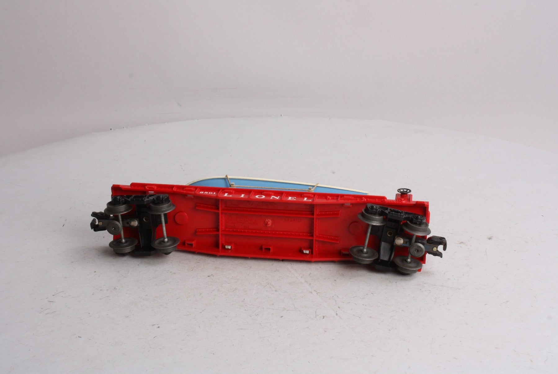Lionel 6801-75 Vintage O Flatcar with Blue & White Boat