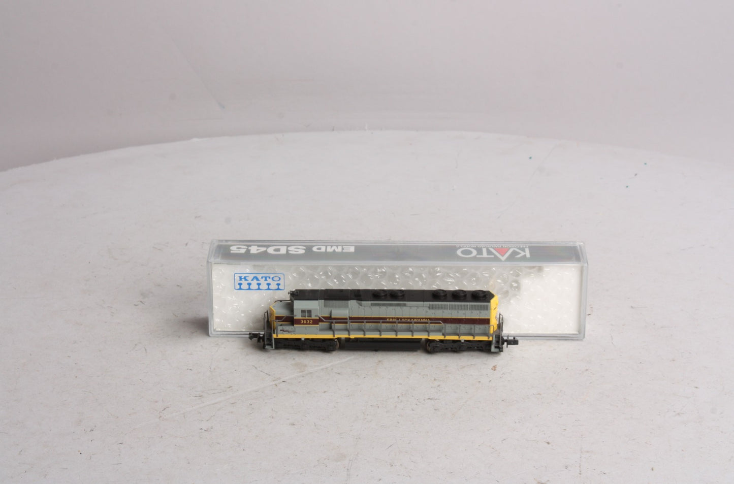 Kato 176-3111 N Scale Erie Lackawanna SD-45 Diesel #3632
