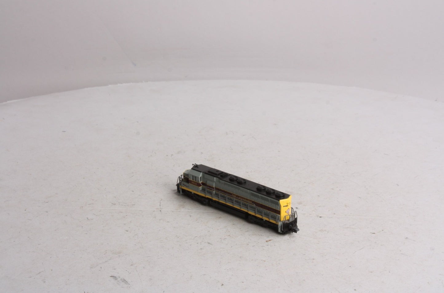 Kato 176-3111 N Scale Erie Lackawanna SD-45 Diesel #3632