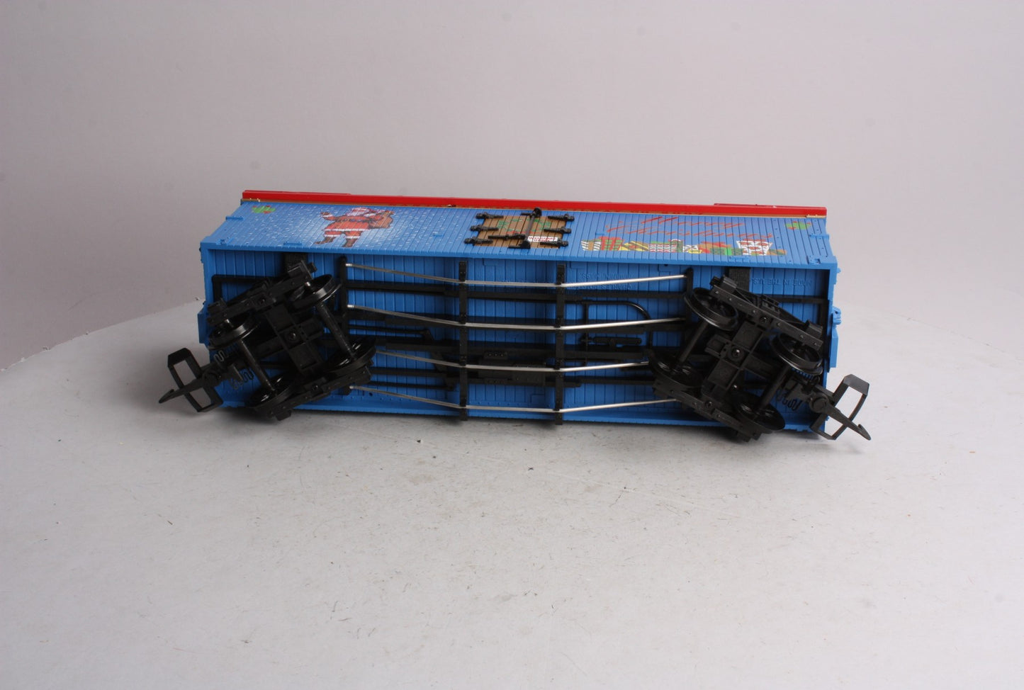 USA Trains R13025 G 2007 Christmas Reefer Car- Plastic Wheels
