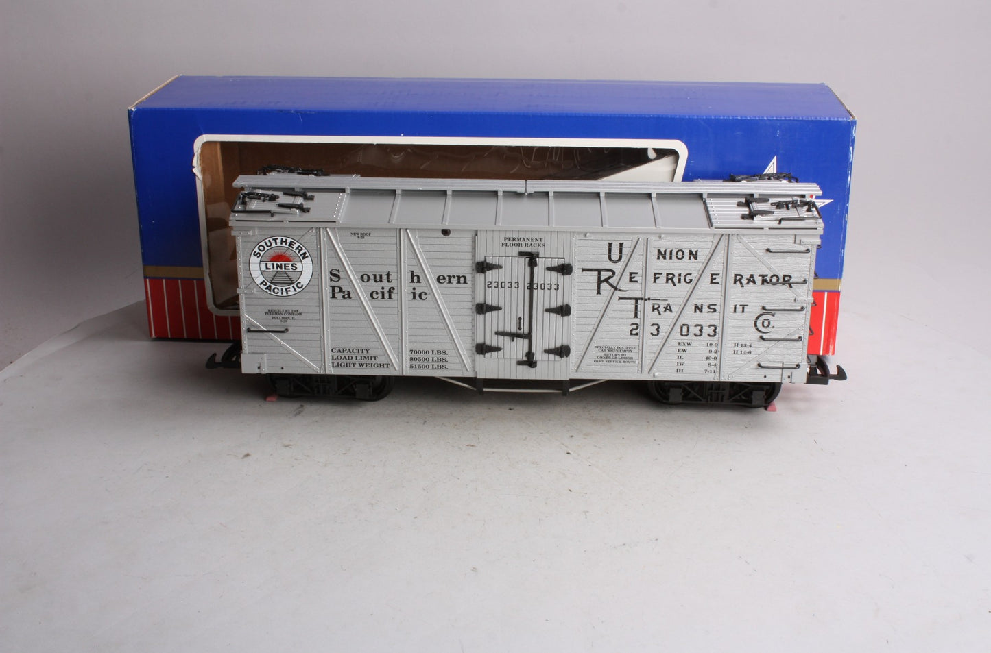 USA Trains 15013 G Southern Pacific Outside Braced Refrigerator Car #23033