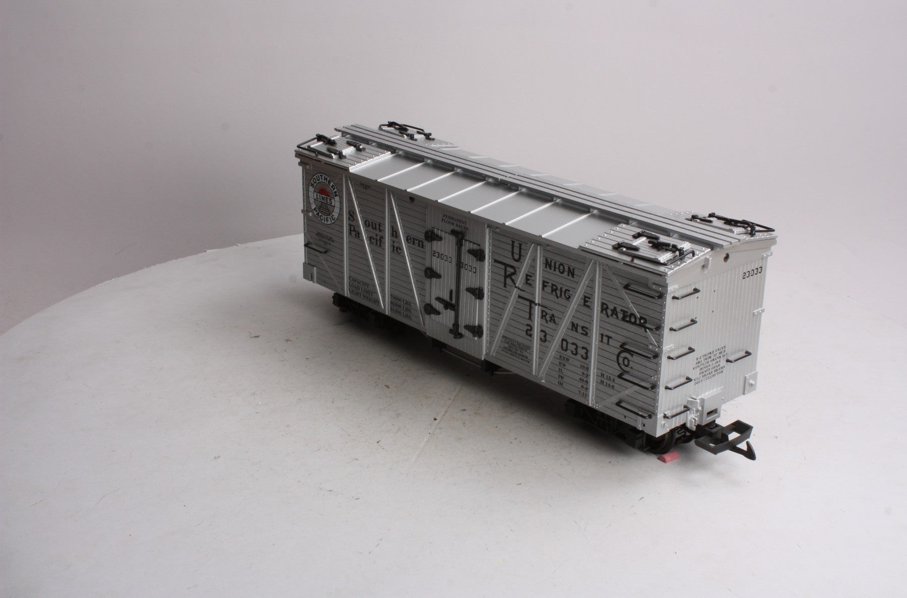 USA Trains 15013 G Southern Pacific Outside Braced Refrigerator Car #23033