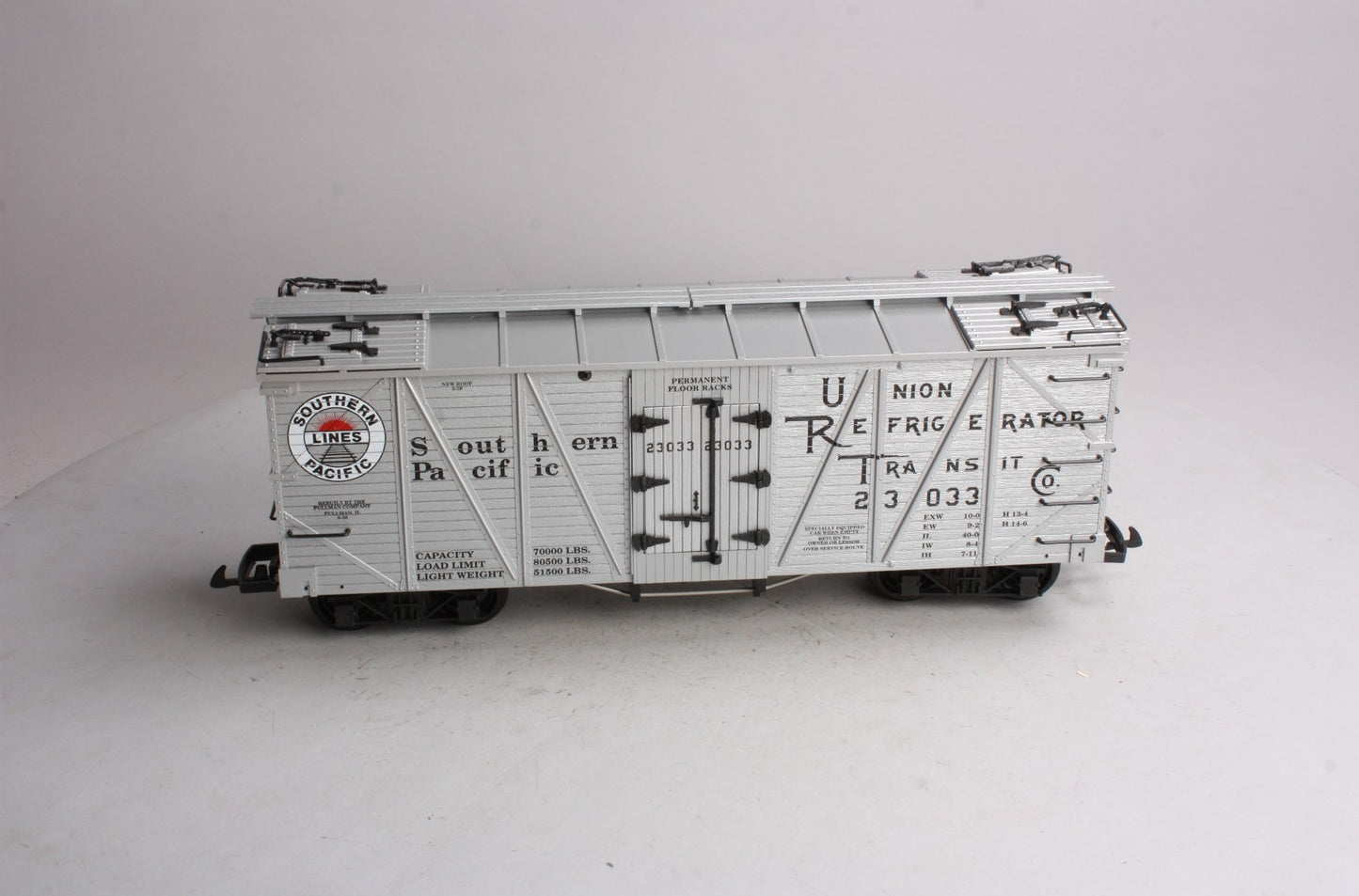 USA Trains 15013 G Southern Pacific Outside Braced Refrigerator Car #23033