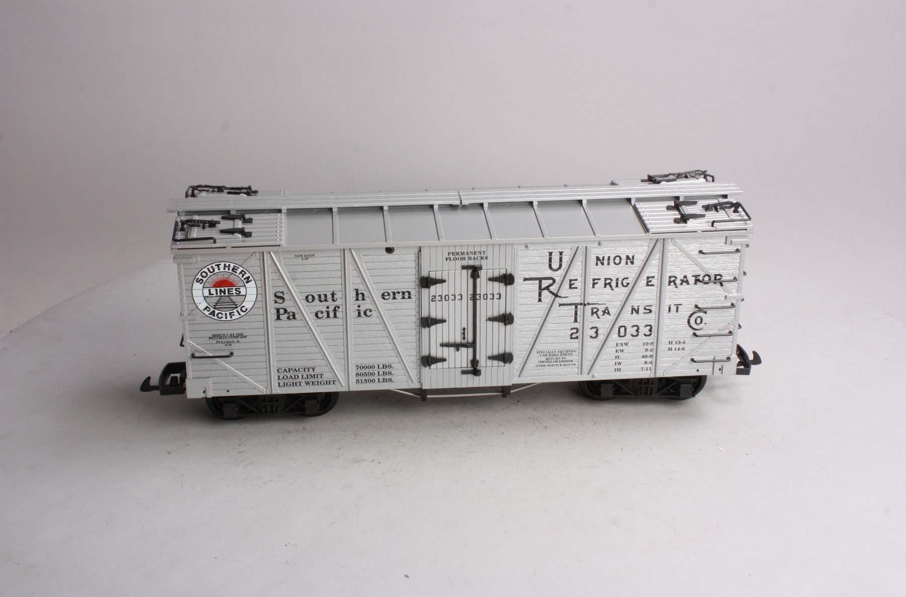 USA Trains 15013 G Southern Pacific Outside Braced Refrigerator Car #23033