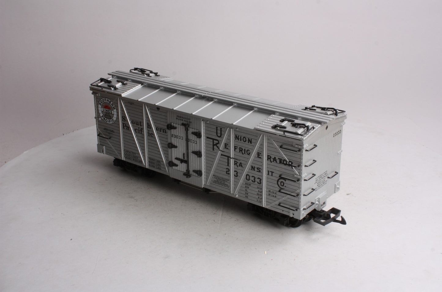USA Trains 15013 G Southern Pacific Outside Braced Refrigerator Car #23033