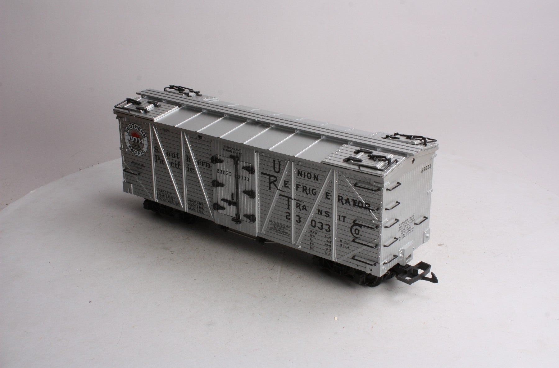 USA Trains 15013 G Southern Pacific Outside Braced Refrigerator Car #23033