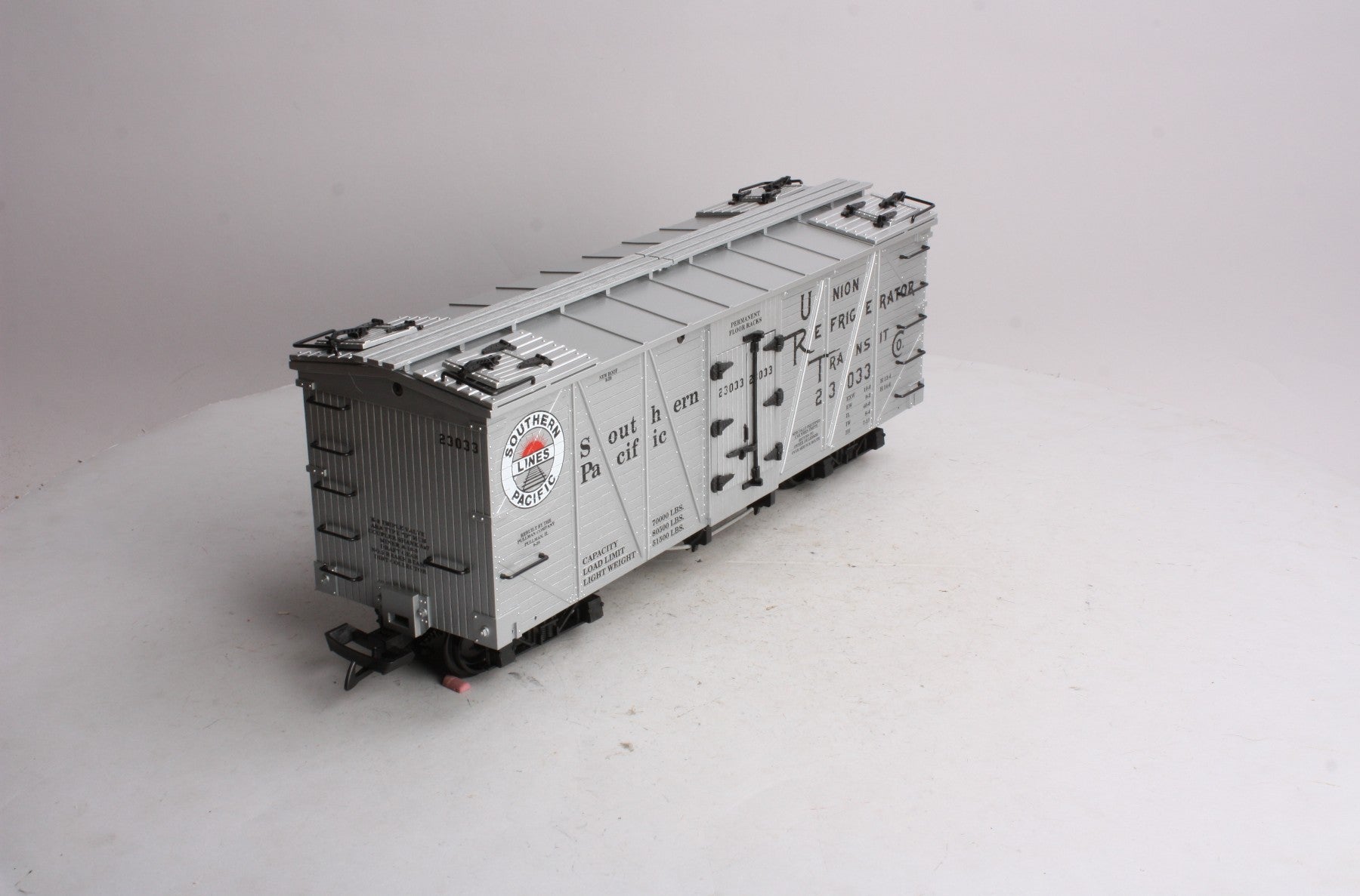 USA Trains 15013 G Southern Pacific Outside Braced Refrigerator Car #23033