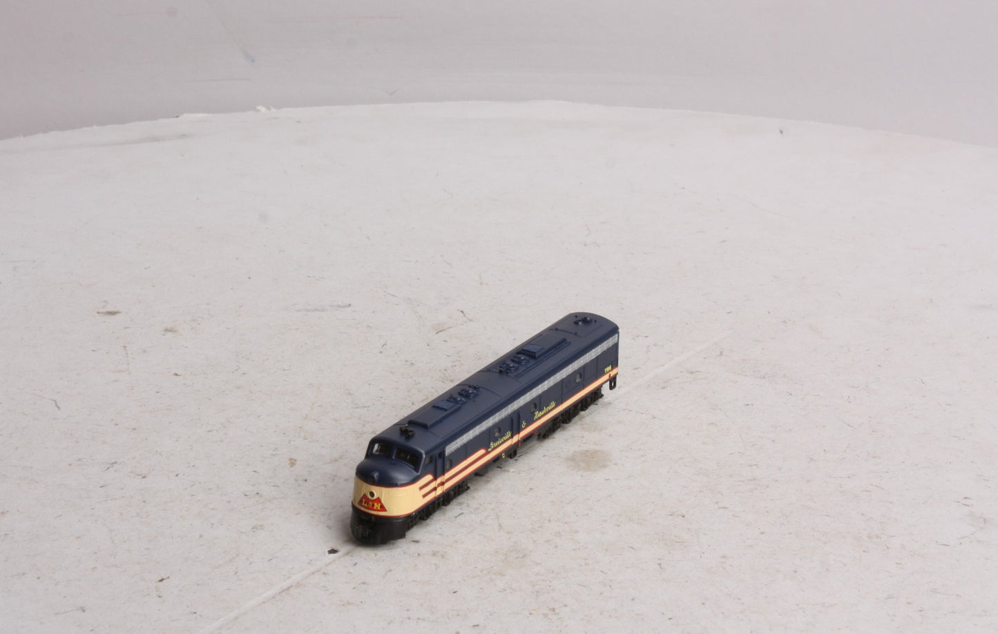 Life Like 7166 N Louisville & Nashviille E-8 Diesel Locomotive #796